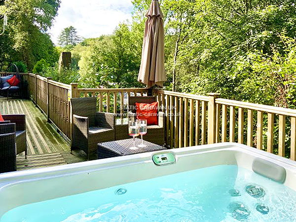 Caravan holiday rental Mistletoe Lodge & Hot Tub Windermere at White Cross Bay, Windermere, Cumbria