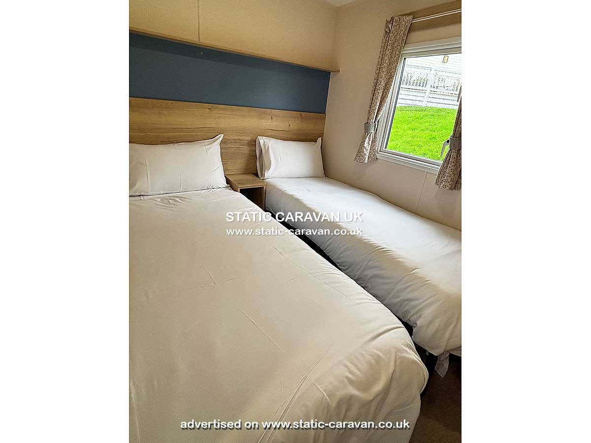 Caravan for hire Charlie’s Star PV52 at Newquay Bay Resort, Porth, Newquay, Cornwall