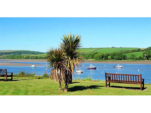 holiday rentals cardigan bay sweater vest christmas cottages for rent